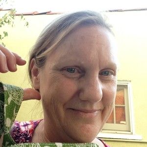 Meet your Posher, Elaine d